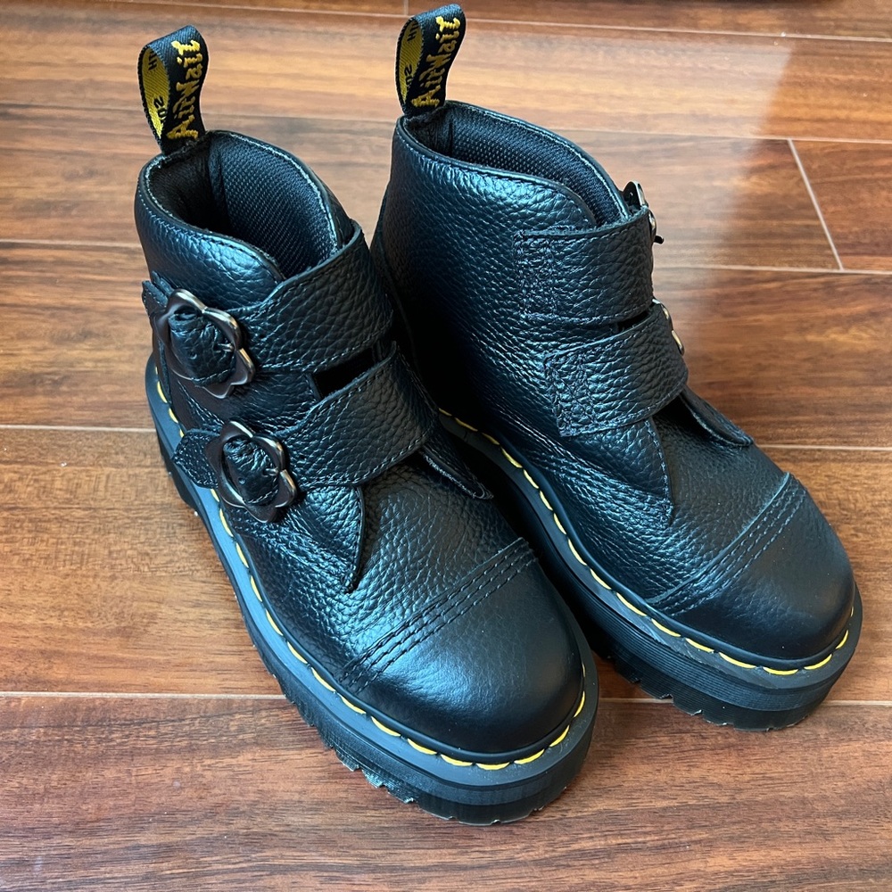 Dr. Martens DEVON FLOWER BUCKLE LEATHER PLATFORM BOOTS Size 5